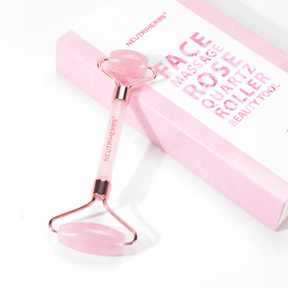Neutriherbs rullo viso in quarzo rosa per massaggio viso e routine di skincare.