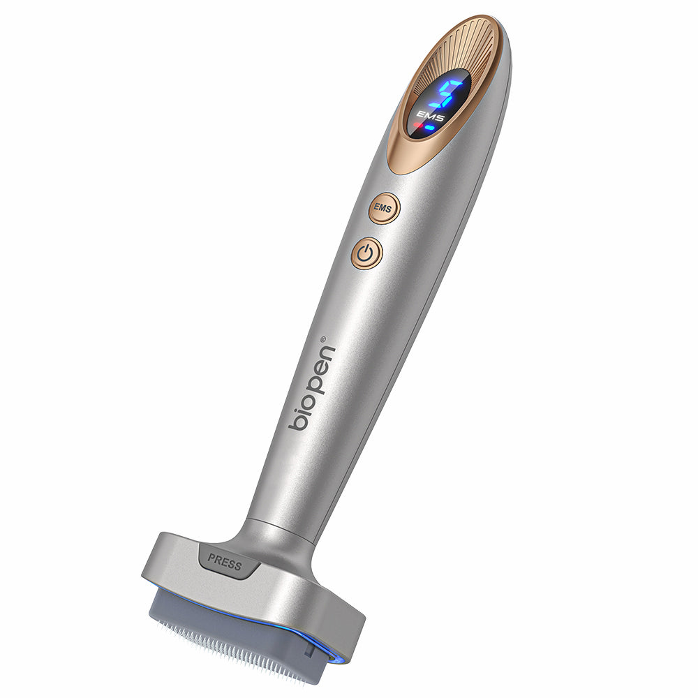 Bio Pen Bio 6 microneedling-dispositivo in argento con funzione EMS e display LED, progettato per il ringiovanimento della pelle, il rassodamento e l'assorbimento migliorato del siero.