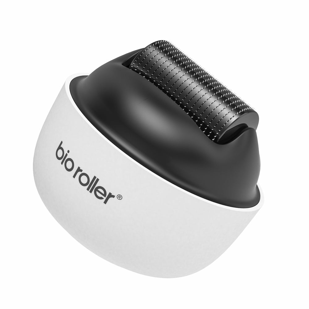 Bio Roller G4 microneedling-roller facciale dal design moderno, creato per il ringiovanimento della pelle, un aumentato assorbimento del siero e una migliore struttura della pelle.