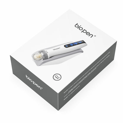 Penna biopen Q2 microneedling mostrata sulla parte superiore di una scatola di prodotto bianca e grigia con logo chiaro e immagine della penna sul coperchio.