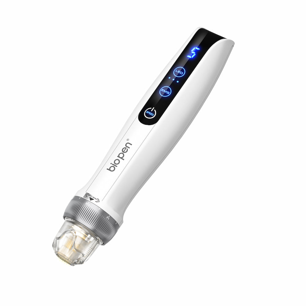Penna BioPen bianca Q2 microneedling con display LED digitale, pulsanti funzionali e modulo ago trasparente.