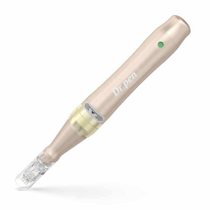 Dr. Pen M5 penna per microneedling in oro rosa con cartuccia di aghi montata, penna professionale microneedling per il ringiovanimento della pelle.
