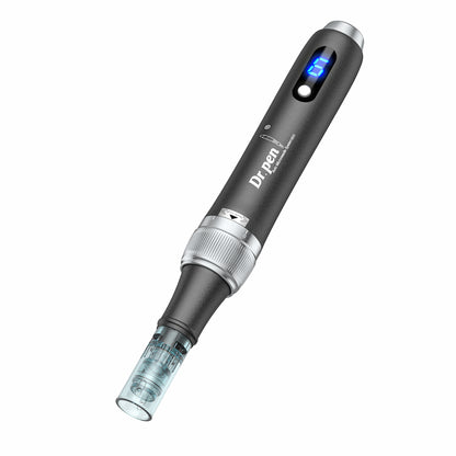 Dr. Pen M7S microneedling dermapen in nero con display digitale blu e testina dell'ago montata