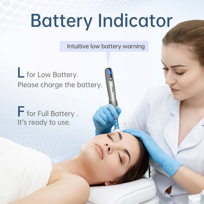 Dr. Pen M8S microneedling-penna con indicatore di batteria chiaro, utilizzata da un operatore durante il trattamento professionale della pelle in un ambiente clinico.