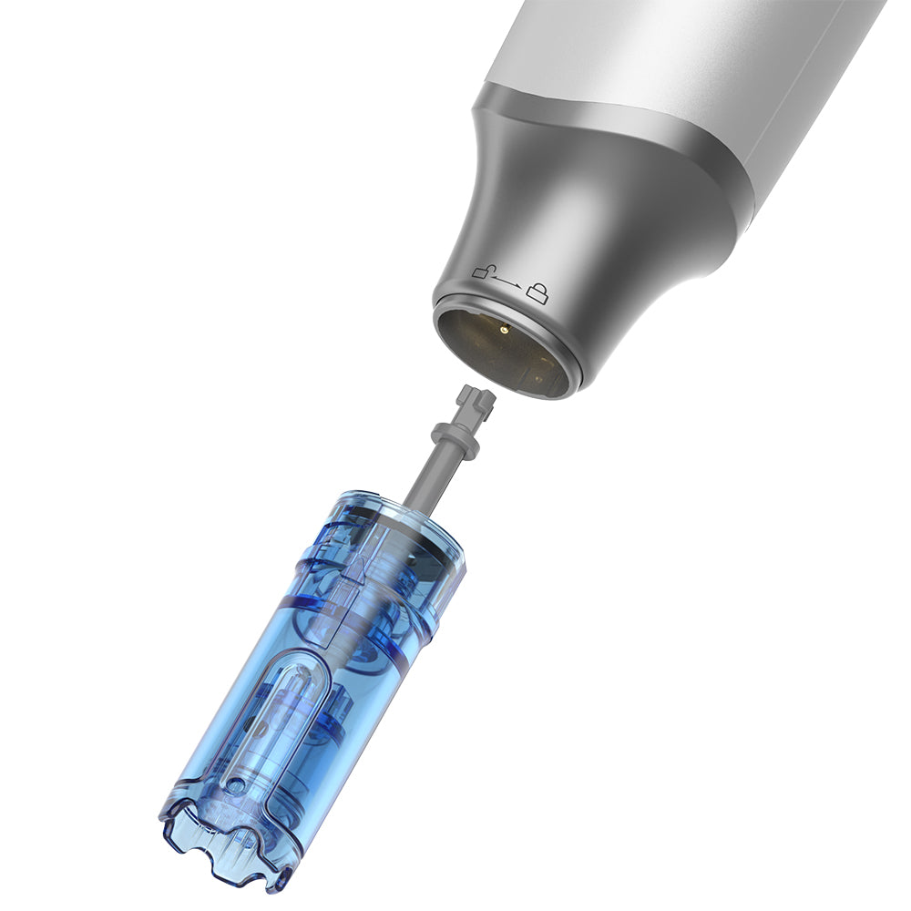 Primo piano di Dr. Pen M9 e cartuccia ad ago sostituibile per un trattamento microneedling sicuro e igienico.