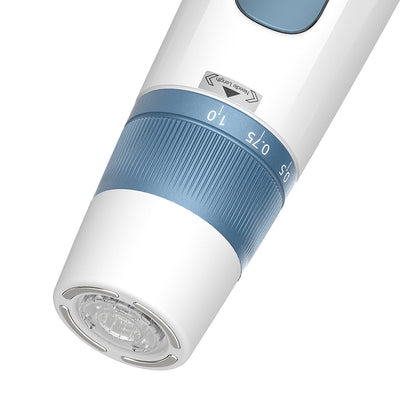 Primo piano di HydraPen H5 con anello di regolazione della profondità dell'ago, che mostra le marcature in millimetri e il design di precisione per microneedling.