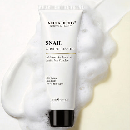 Neutriherbs Snail All In One Cleanser con schiuma detergente – detergente viso delicato che rimuove efficacemente sporco, sebo e trucco senza seccare la pelle.
