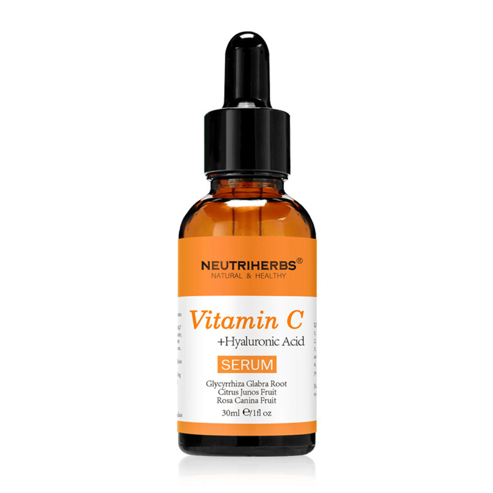 Neutriherbs Vitamin C + Hyaluronic Acid Serum 30 ml su sfondo bianco. Siero viso con vitamina C e acido ialuronico che idrata la pelle, dona maggiore luminosità e contribuisce a un tono della pelle più uniforme.